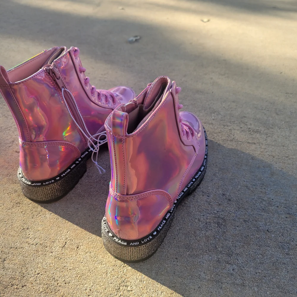 Steve Madden Girls Holographic Pink Boots - Picture 4 of 10